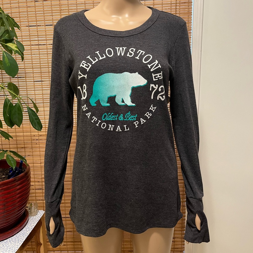 Yellowstone Thermal thumb notch top (Charcoal color NWT